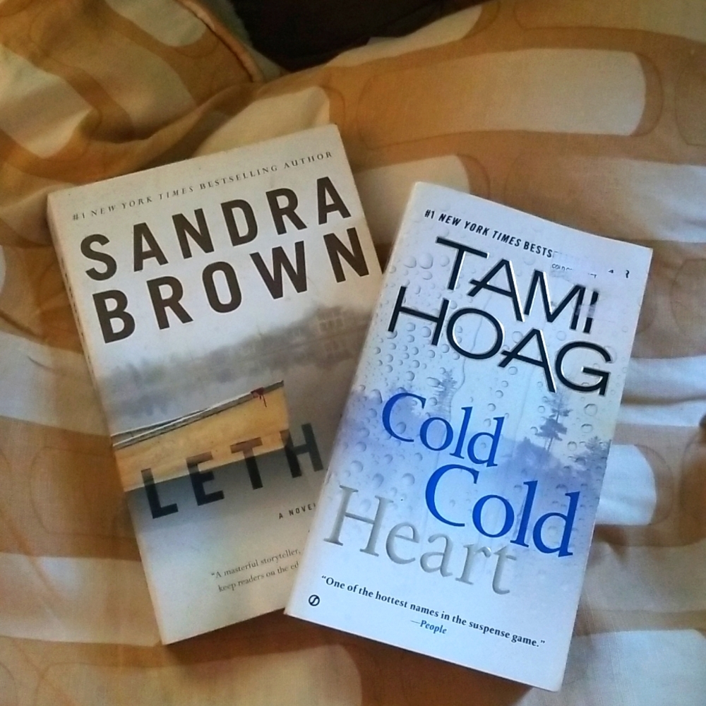 Suspense Thriller book lot - Sandra's Brown | Tami Hoag - Lethal + Cold Heart ♡